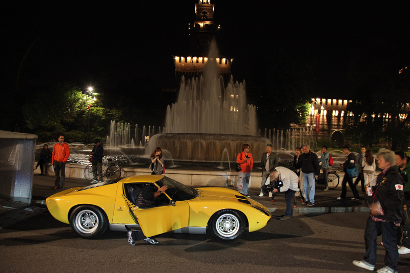 Illustration for article titled Why A Fleet Of 350 Lamborghinis Is Currently Driving Across Italy